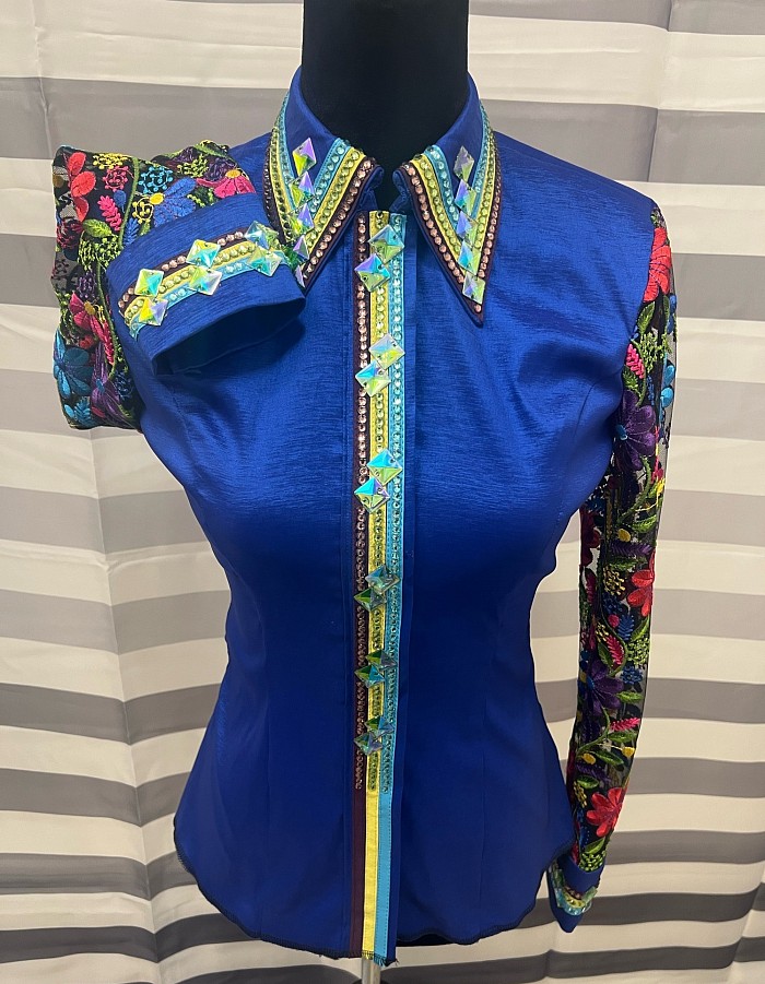 New Dressed To Win priced at $499 plus shipping! All sales are final. 💙 Bust 32 Waist 27  Hip 34 Sleeve 22 Shoulder 14